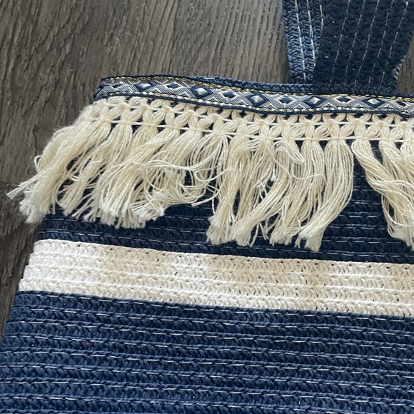 Blue and White Bohemian Beach Straw bag w tassels - Picture 4 of 7